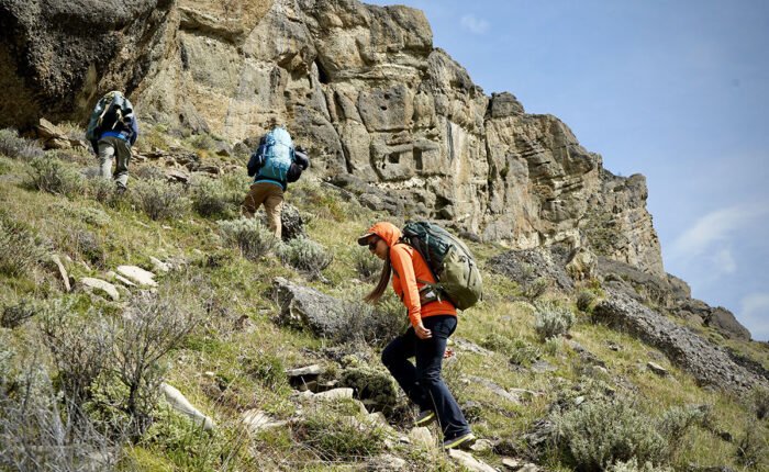 Karina Tort haciendo caminando en sandero - Galería de fotos - Patagonia Blueprint