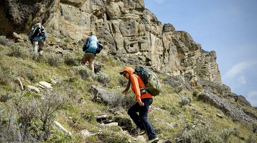Karina Tort haciendo caminando en sandero - Galería de fotos - Patagonia Blueprint